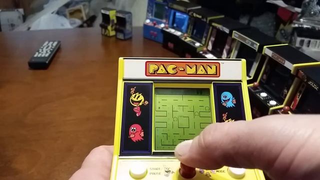 Mini Arcade Game machines part 1: Pac-Man & Space Invaders game play смотреть онлайн