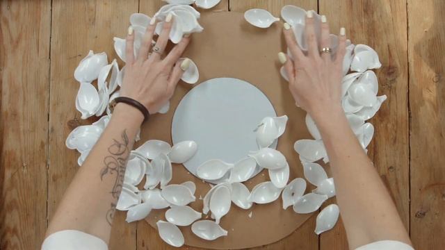 DIY | Идея для декора. Как украсить зеркало пластиковыми ложками в скандинавском стиле своими рукам смотреть онлайн
