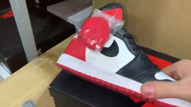 КРОССОВКИ NIKE AIR JORDAN 1 MID ЦВЕТ ЧЕРНЫЙ Артикул 6345 смотреть онлайн