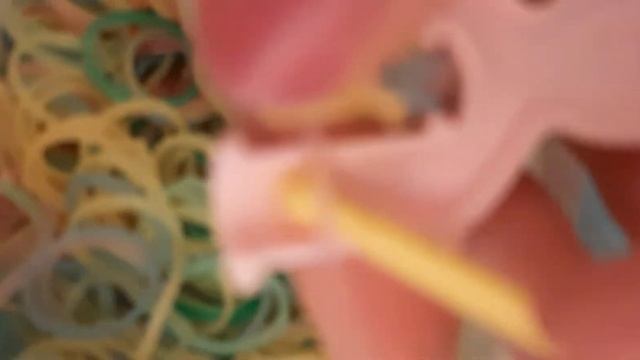 Как закрыть браслет без застежки я вам расскажу этот секрет как его сделать без застежки смотреть онлайн