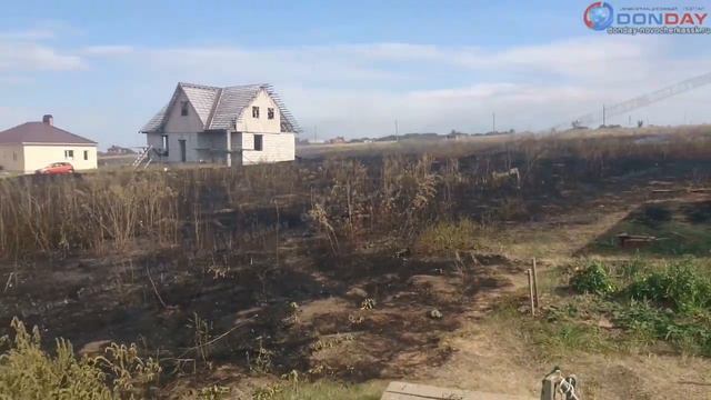 Donday. Новочеркасские и аксайские пожарные спасли жилые дома от огня в станице Мишкинской смотреть онлайн