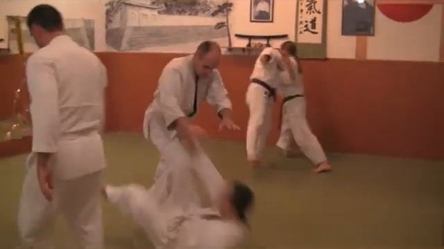 Тренировка айкидо. Взрослые. Додзё Хишокан (hishokan.com) смотреть онлайн