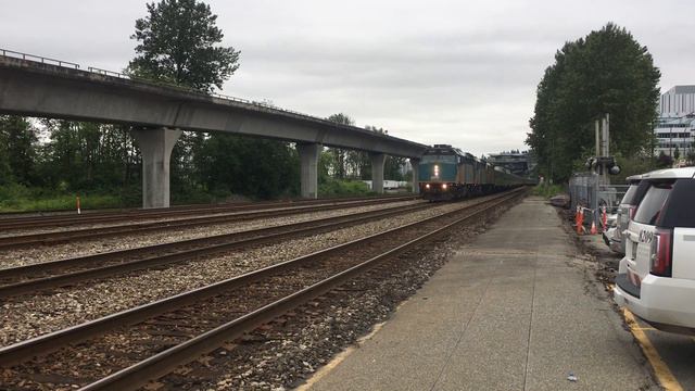 VIA 11 at Braid Junction, NewWestminster смотреть онлайн