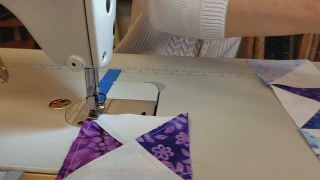 Donna's FREE PATTERN! 2 Charm Packs = 4 Placemats AND Table Runner! смотреть онлайн