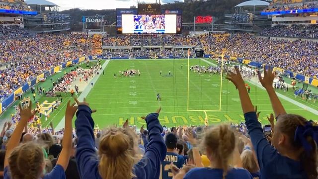 Singing “Sweet Caroline” at Pitt Panthers / Syracuse Game (11-5-22) смотреть онлайн