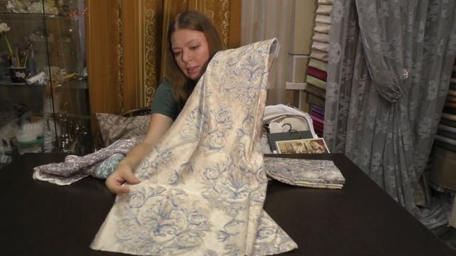 #598. Какие шторы выбрать под бежевые обои и синюю мебель в гостиную в классическом стиле? смотреть онлайн