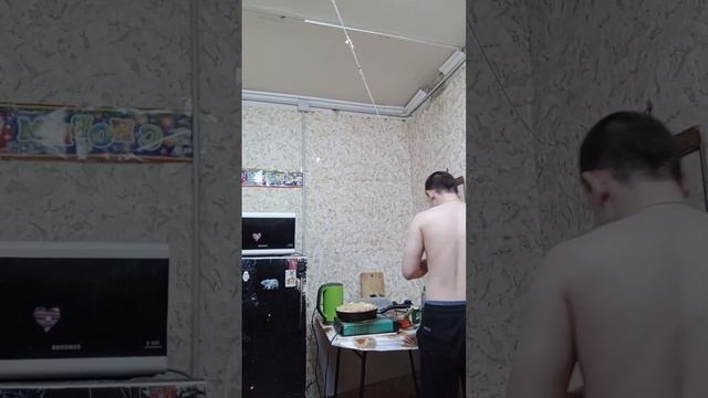 МАКароны с тушёнкой смотреть онлайн