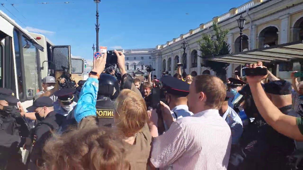 Жесткое задержание на акции в Санкт-Петербурге за Хабаровск смотреть онлайн