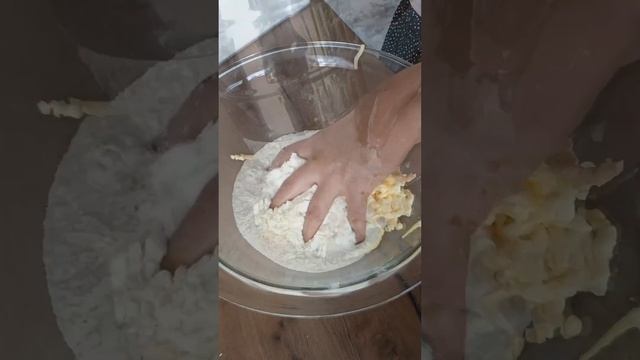 пирог на скорую руку. пирог из вишни. "Вишня в снегу". рецепт приготовления. смотреть онлайн