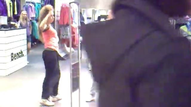 живые витрины мега белая дача 17.04.2010 (магазин Bench) смотреть онлайн