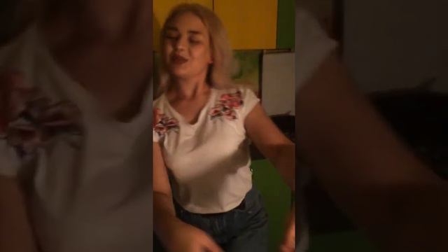 Она способна любому поднять... аппетит! смотреть онлайн