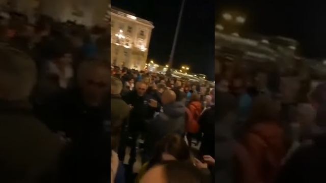 Live footage of 'Prefettura Di Trieste' square censored by the government смотреть онлайн