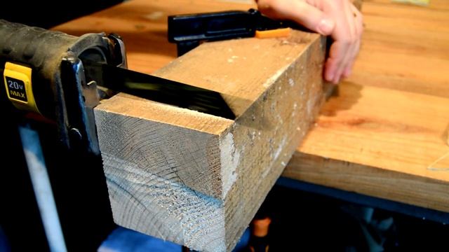 [TEST] Fierastrau Tip Sabie - DeWALT DCS 380