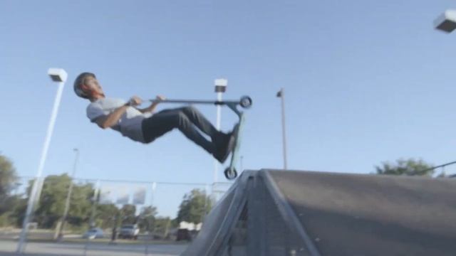 Doers Doing More - Scooter Ride смотреть онлайн