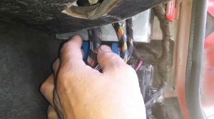 Вот где находится реле бензонасоса.Опель Вектра а 1.6