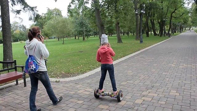 Прогулка по парку на гироскутере. Тест по бездорожью. Приколы с гироскутером. смотреть онлайн