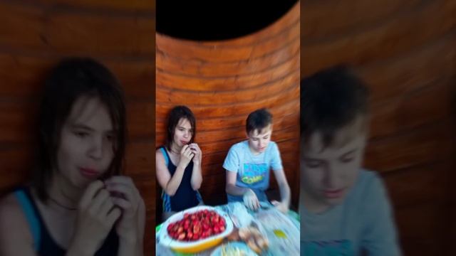 У Танюши на даче!))) #лето #шашлыки #девчонки #дача смотреть онлайн