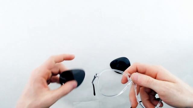 RAY BAN RB4376 57MM REPLACEMENT LENS INSTALLATION VIDEO FROM SUNGLASS FIX смотреть онлайн