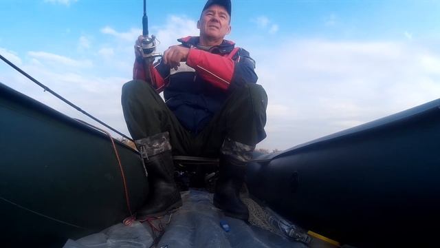 На лодке за хищником в затон реки Ахтуба окунь и караси в итоге. смотреть онлайн