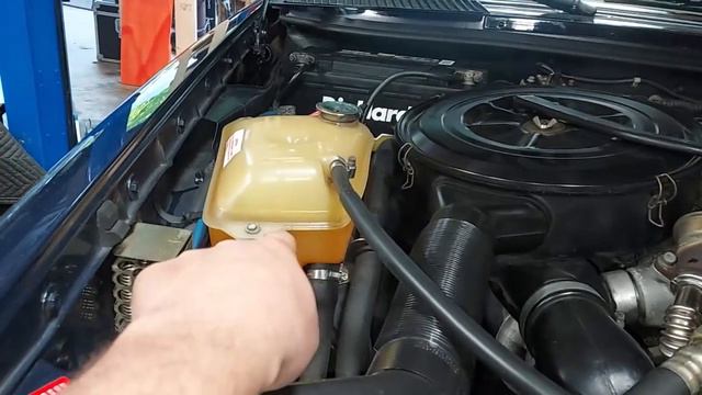1983 Mercedes 300CD - Part 5 Becker Radio, Thermostat, Battery, Mono Valve and More смотреть онлайн