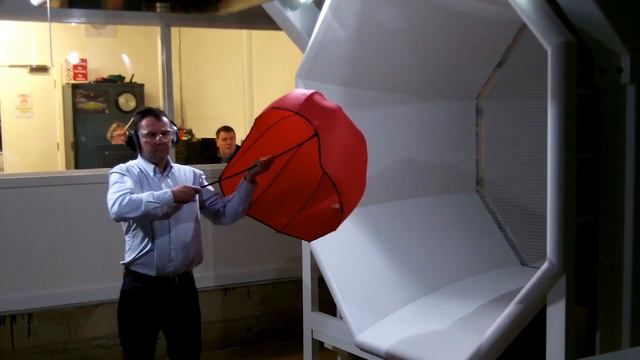 Rainshader Umbrella Wind Tunnel Test смотреть онлайн