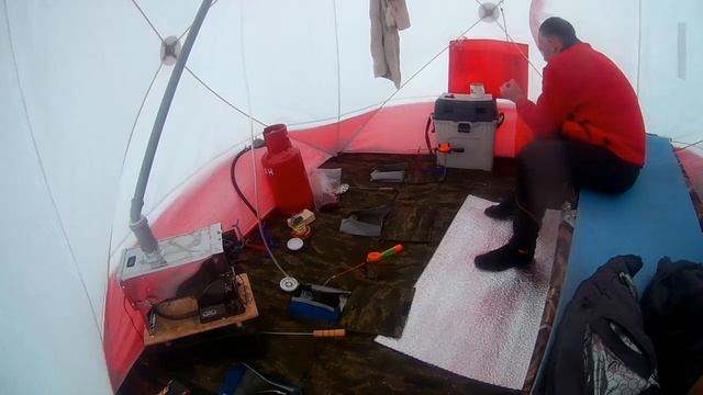 Ловля карпа зимой .Проверка палатки Медведь Куб 4 смотреть онлайн