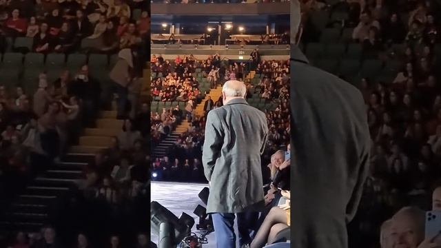 Евгения Плющенко поздравляет его тренер Алексей Мишин.35 лет на льду. 6.11.22 Санкт-Петербург смотреть онлайн