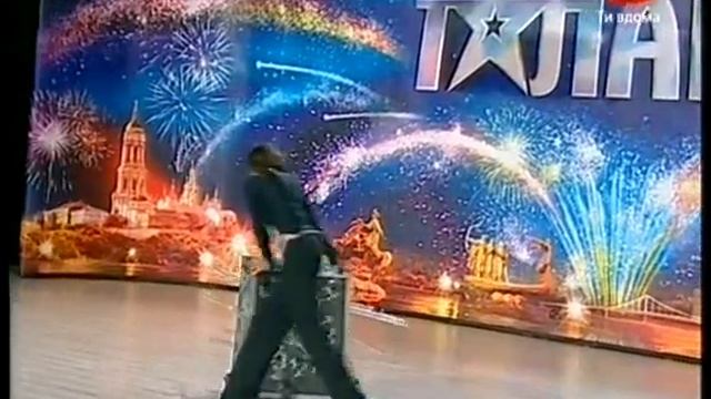 Украина мае талант - 3 Михаил Егерев Маг Иллюзионист.avi смотреть онлайн