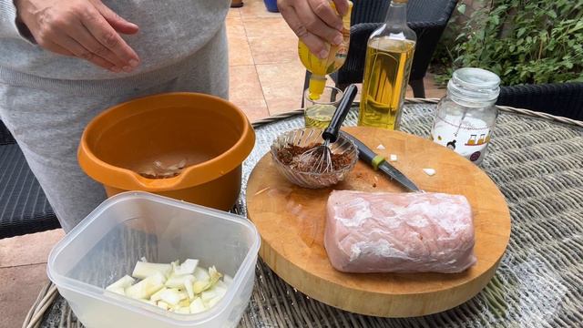 Свиное филе. Varkensfilet . Маринованное. Жаренное на шпажках смотреть онлайн