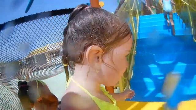 АКВАПАРК БАНАНОВАЯ РЕСПУБЛИКА смотреть онлайн