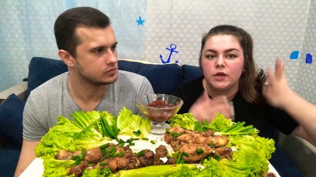 Мукбанг с мужем! Куриные ножки и жаренные грибы ? смотреть онлайн