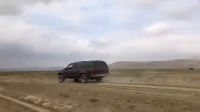 1997 Chevrolet Suburban K2500 4WD SUV & Ford Bronco смотреть онлайн