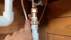 Подключение накопительного водонагревателя в дачном душе.