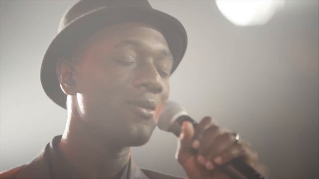 Aloe Blacc - Wake Me Up (Guitar Center Session Live) смотреть онлайн