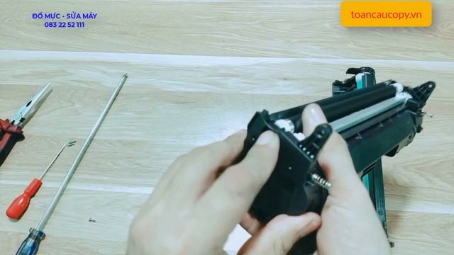 Đổ mực máy in Canon LBP 3300/ 3360 HP Laserjet 2014/2015/1160/1320/ 3390/3392 Catridge 49A/53A смотреть онлайн