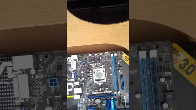 How to install a CPU (Intel) смотреть онлайн