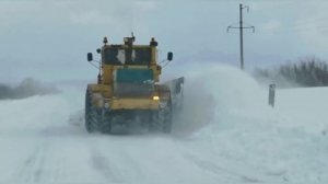 Трактор К-700а, чистим дороги.
