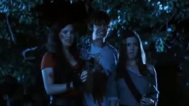 чувак не удерживал себя и поцеловал ZOMBIE смотреть онлайн