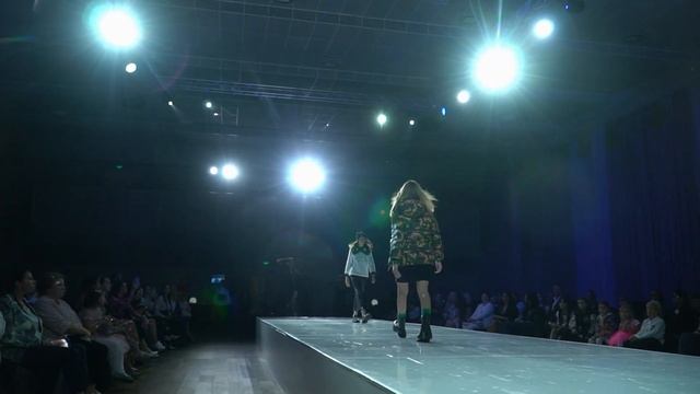 МОДНЫЙ ПОКАЗ FASHION SHOW КЕНГУРУ (КРАСНОДАР 2022) смотреть онлайн