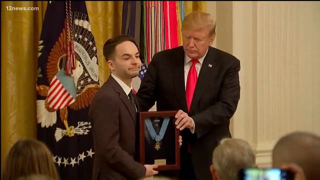 Those Who Serve: Fallen soldier's son receives Medal of Honor смотреть онлайн