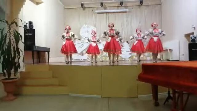 "Русская плясовая". Исполняет Хореографический ансамбль «Радуга» смотреть онлайн