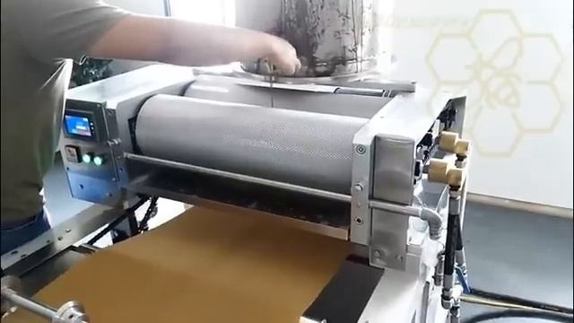 Fully Automatic Beeswax Foundation Machine смотреть онлайн