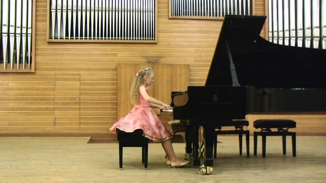 Шершнёва Анастасия, 10 лет. И. Бах Инвенция g-moll. смотреть онлайн