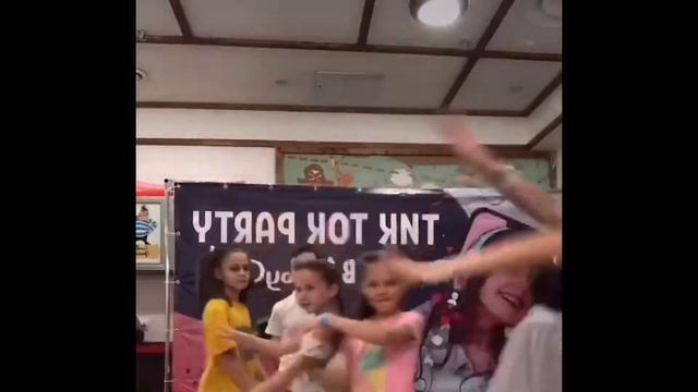 Выпускные в стиле ТикТок в BabyClub смотреть онлайн