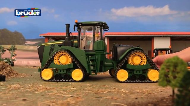 Новая Игрушка Bruder трактор John Deere. БРУДЕР New Toy John Deere Track Belts смотреть онлайн
