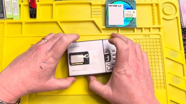 SONY MZ-R30 Digital Recording Walkman @CBitsTech @Mymatevince @Techmoan