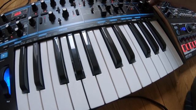 Novation Bass Station ii and Arturia Minibrute 2s jam смотреть онлайн