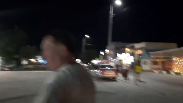 Откуда столько народа? Куда они все идут? Ночная жизнь в Голубицкой, обзор цен . 30.07.2022.