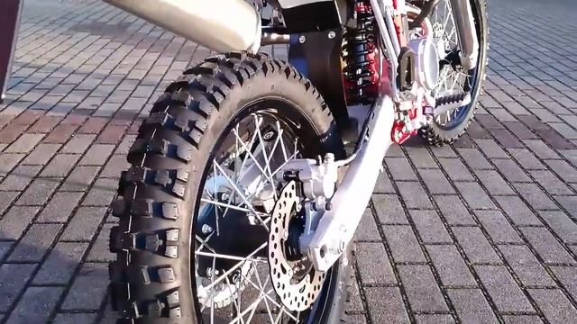 SWM RS 125R Enduro 2017 detail review walkaround смотреть онлайн