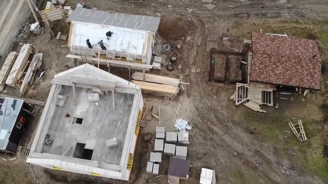 Возвели стены демонстрационного дома из газобетона